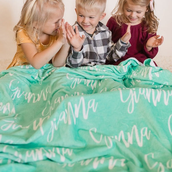 PERSONALIZED THROW BLANKETS FOR MOM & KIDS
